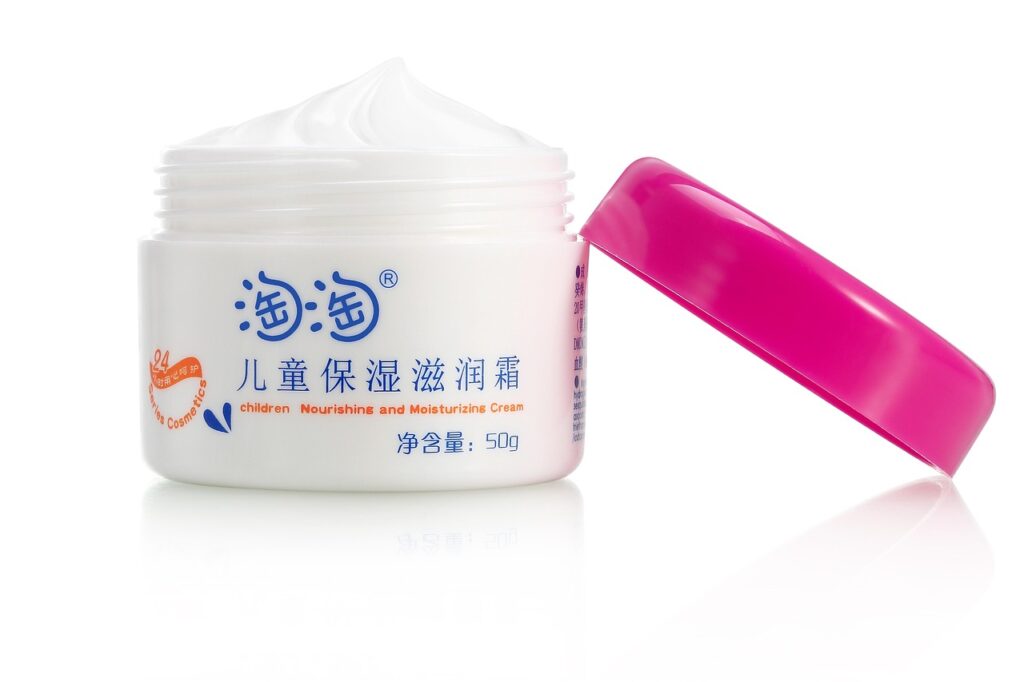 赤ちゃんの顔と体に最適な保湿剤の使い分けは？